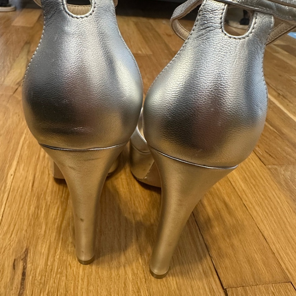 Stuart Weitzman Metallic Silver Platform Heels - Picture 4 of 8